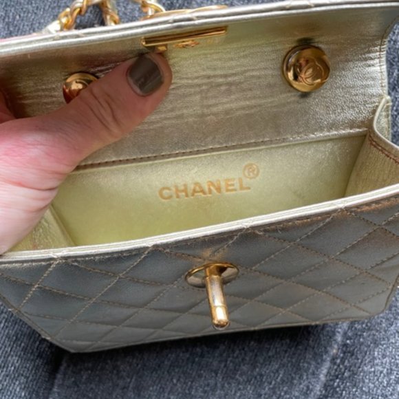 Chanel Mini Matelasse Gold chain shoulder bag - Picture 6 of 8